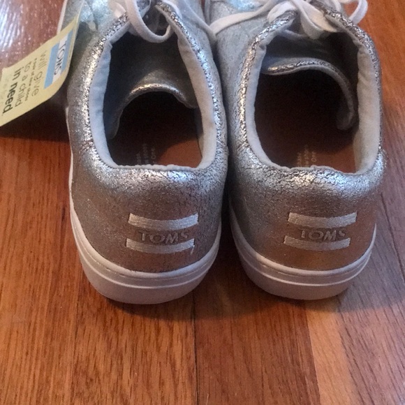 TOMS Lenox Silver Metallic Sneakers - Picture 12 of 14
